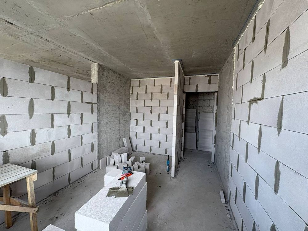 Перегородки из газобетона на этапе кладки