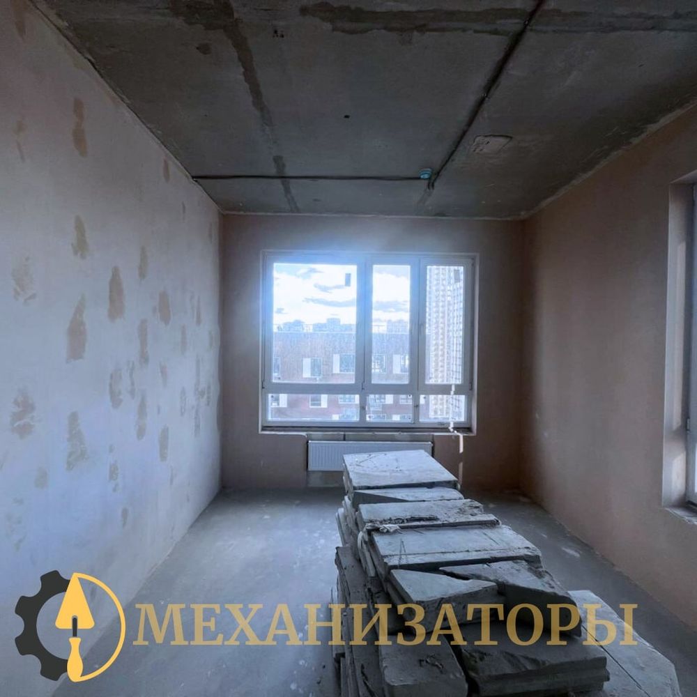 Машинная штукатурка стен в комнате новостройки