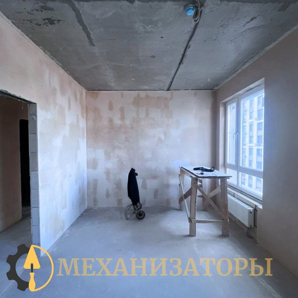 Штукатурка стен в комнате на объекте